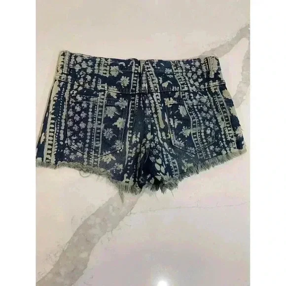 Women's Free People Ends Meet Printed Denim Cutoff Size 26 Mantra Bali Shorts - Picture 5 of 5